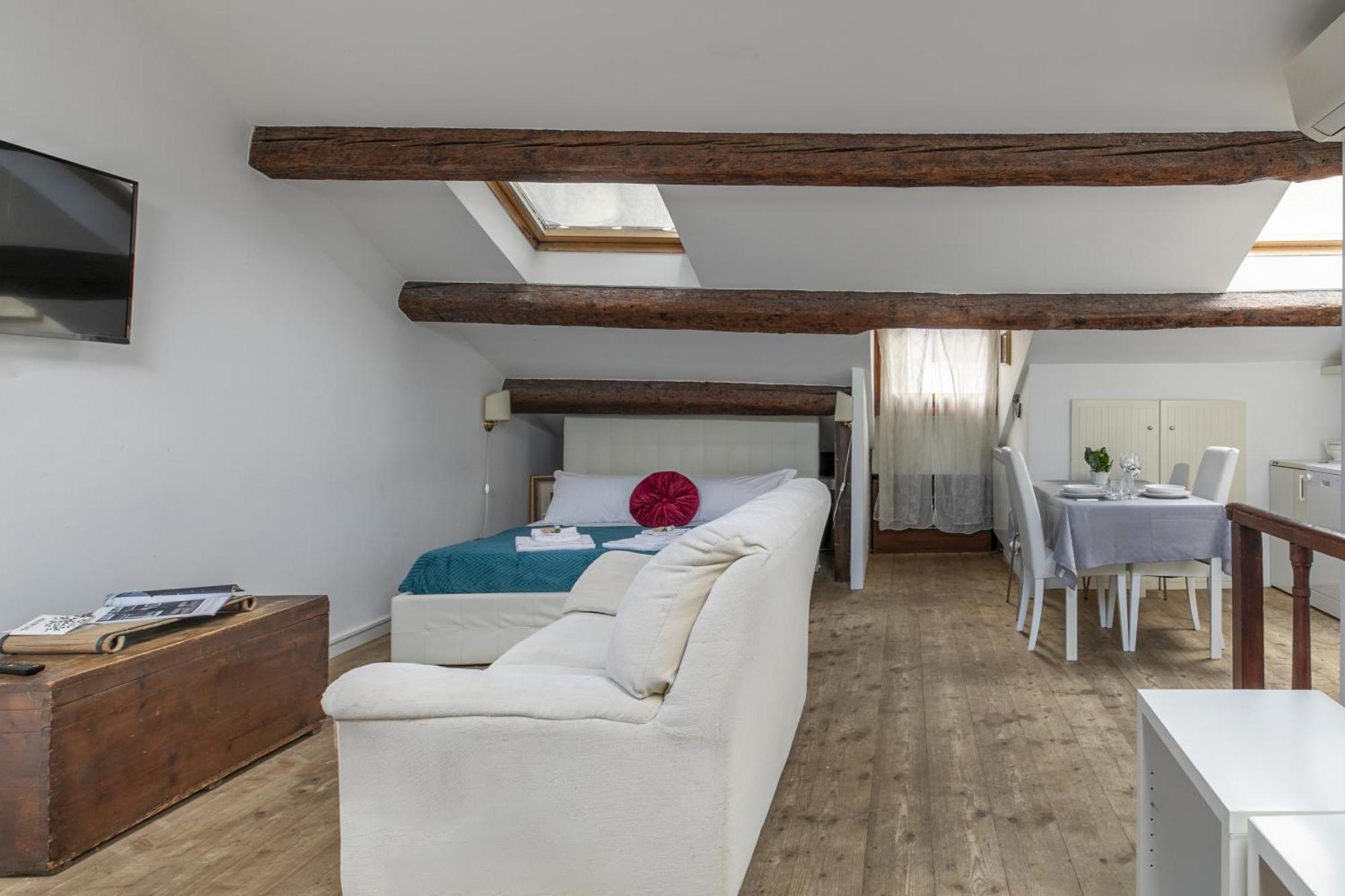 Nice Lovely Attic For 4 Person With Wifi - A/C Венеція Екстер'єр фото